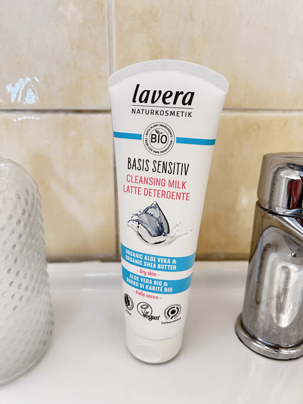 Lavera Basis Sensitive Jemné čisticí pleťové mléko (125 ml)